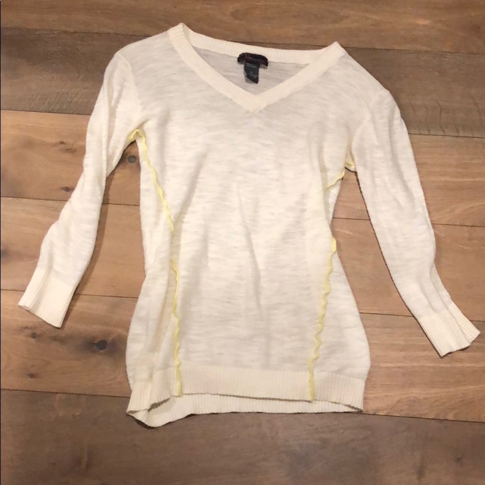 Small lightweight sweater